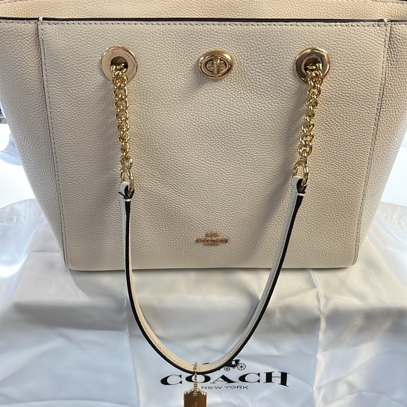 Woman’s coach tote bag new with tags on